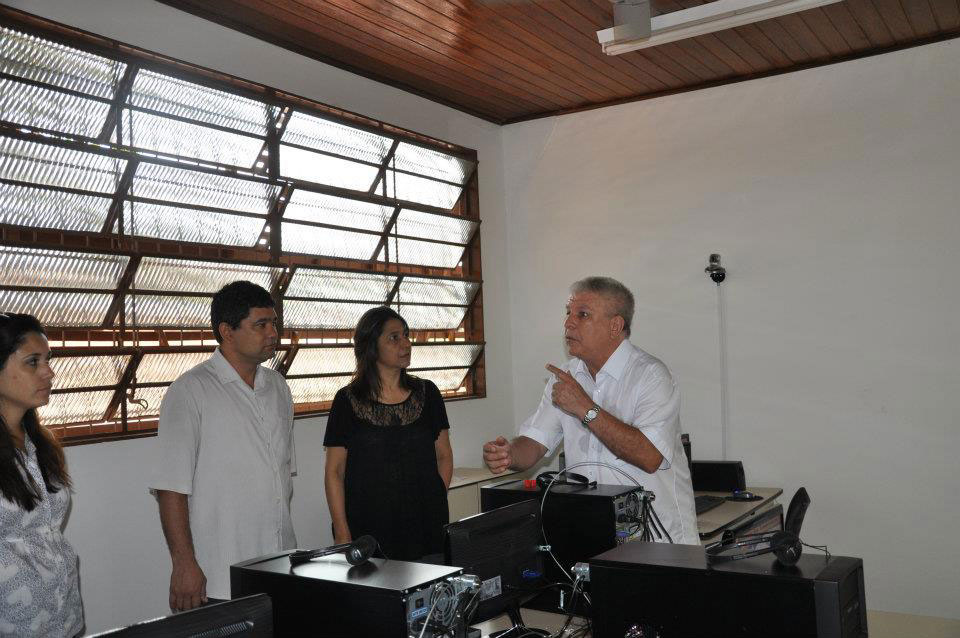 Ilustração lateral esquerda