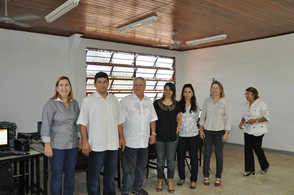 Ilustração lateral esquerda